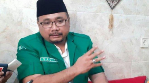 Menteri Agama Yaqut Cholil Qoumas bersiap mengikuti rapat kerja bersama Komisi VIII DPR