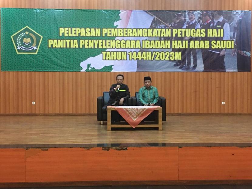 Kementerian Agama Gelar Pelepasan Petugas Haji Menuju Arab Saudi 1444 H direktur bina haji ditjen penyelenggara haji dan umroh