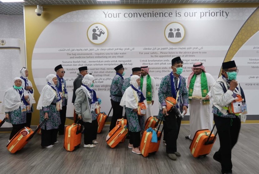 Kemenag Mendorong Penyaluran Kuota Haji Tambahan 8.000 Jamaah secara Proporsional kedatangan jamaah calon haji indonesia