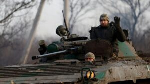 lebih dari 20000 tentara rusia tewas dan 80000 lainnya terluka dalam lima bulan pertempuran di ukraina timur khususnya di bakh