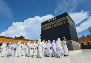 Ilustrasi Jamaah Haji Praktek Manasik Haji