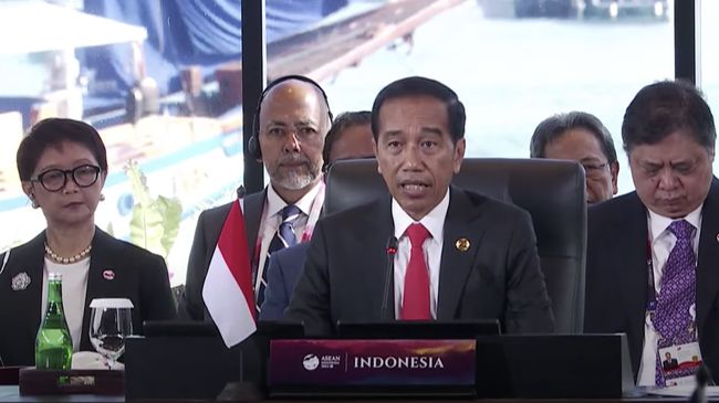 ASEAN Akan Menjadi Pusat ‘Gempa’ Ekonomi Dunia, Tegas Jokowi! presiden joko widodo membuka ktt asean di labuan bajo, ntt