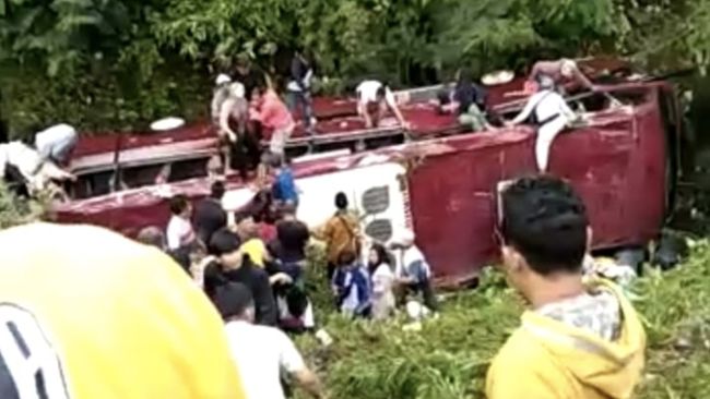 Bus Pariwisata Terperosok di Guci: Isu Anak Menarik Tuas Rem?