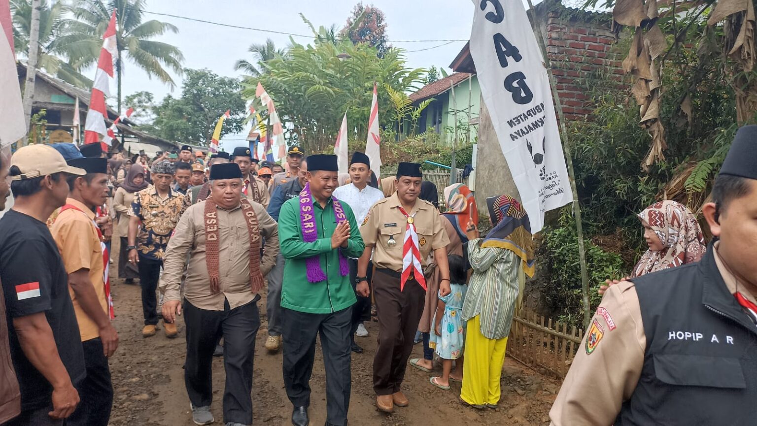 Aksi Penanaman Pohon dan Kunjungan Pramuka H. Uu Ruzhanul Ulum, SE Wakil Gubernur Jabar Menghadiri Acara Penanaman Pohon dan Kunjungan Pramuka di Kecamatan Salopa