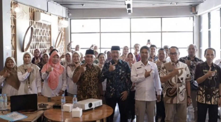 BPOM Samarinda memastikan 11 kantin sekolah di Kota Samarinda jualan jajanan aman & sehat. Dukungan Wawali untuk makanan berkualitas.