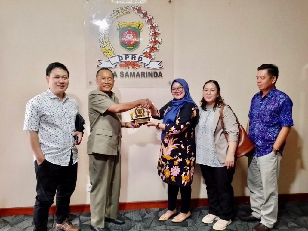 DPRD Mahakam Ulu: Konsultasi Kedewanan di Samarinda Rombongan DPRD Mahakam Ulu yang terdiri dari Ketua Komisi I, Kelawing Bayau, Komisi III, Serlili, dan beberapa anggota lainnya (.inet)