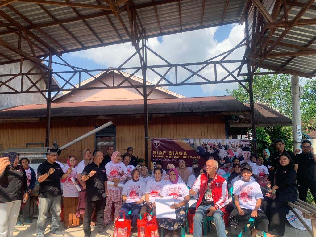 Ganjar Salurkan Sembako, Elektabilitasnya Meroket! Sembako