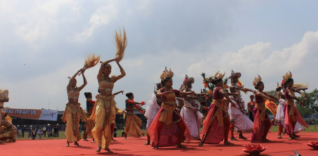 Kukar Festival Budaya Nusantara 2023 Memikat Ratusan Penonton