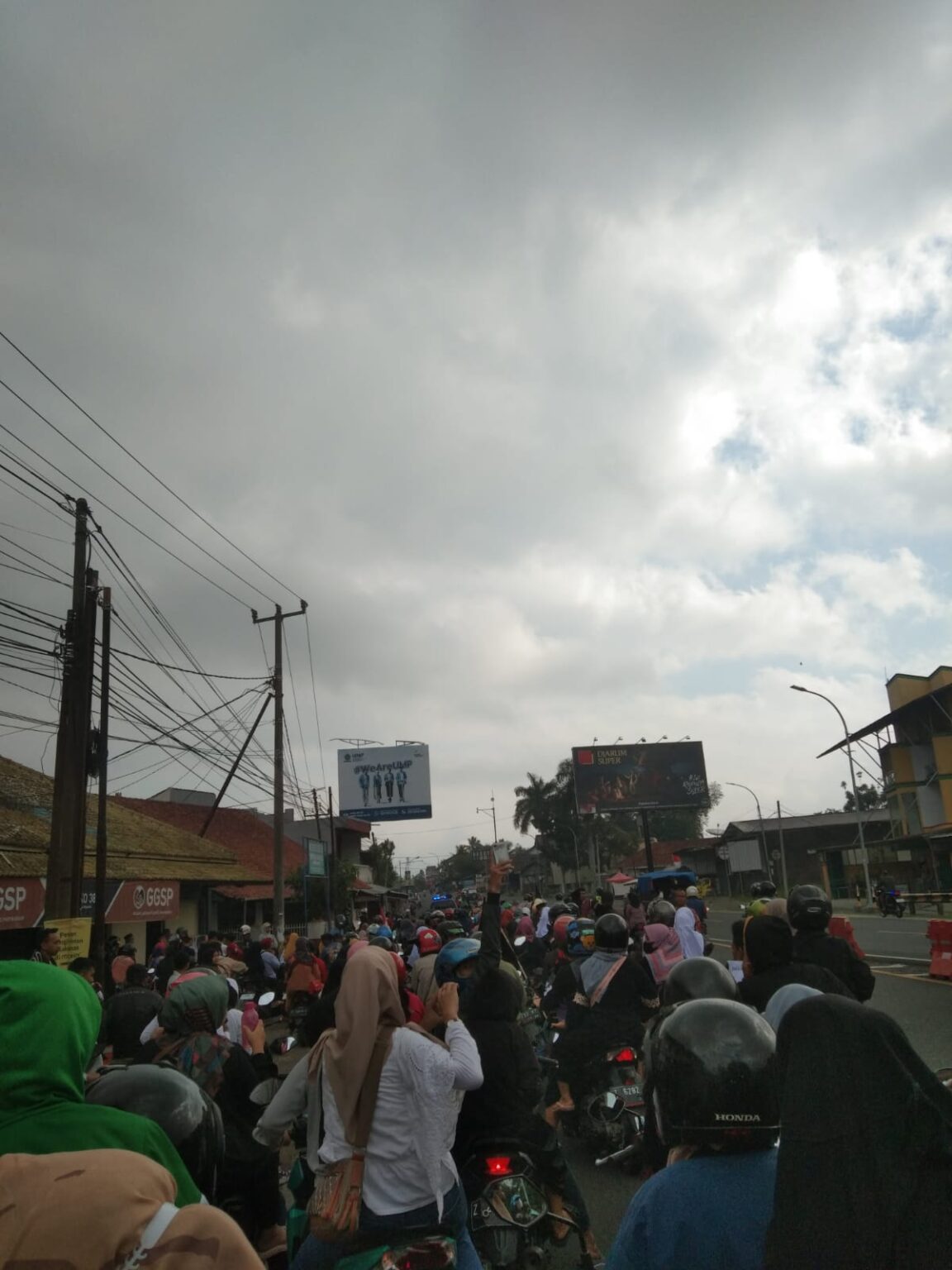 Tasikmalaya Bergemuruh! Pawai Meriah Tandai Tahun Baru 1445 H Tasikmalaya Bergemuruh! Pawai Meriah Tandai Tahun Baru 1445 H