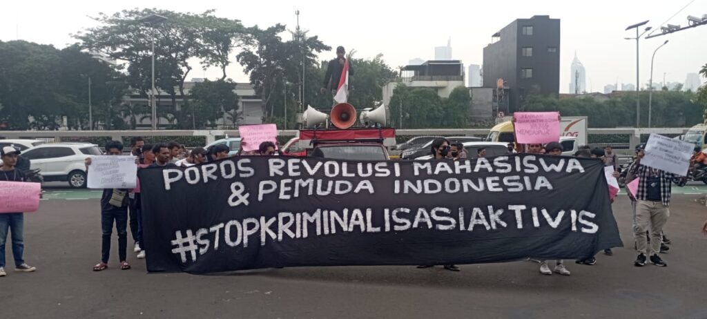 PRMPI Beraksi Lawan Kebobrokan Demokrasi di Tanah Air Aktivis PRMPI menggelar unjuk rasa