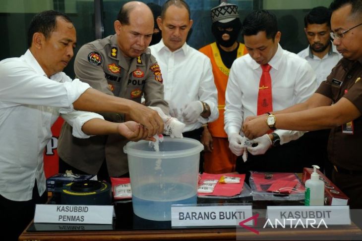 Polda Kaltim Berhasil Musnahkan Satu Kilogram Lebih Sabu-Sabu