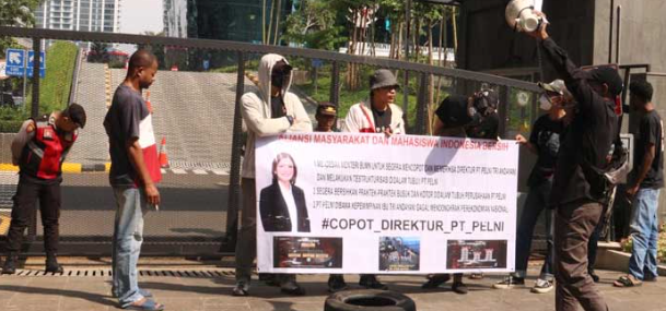 Aksi Unjuk Rasa Desak Erik Thohir Copot Tri Andayani PT PELNI