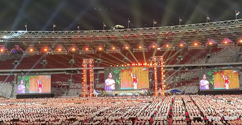 Rekor 15 Ribu Angklung Lantunkan Wind of Change Angklung