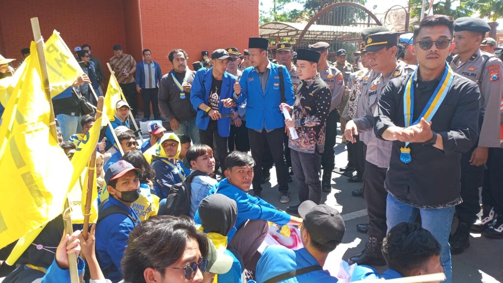 Bukan Sembunyi atau Lari, Gus Barra Temui Pendemo