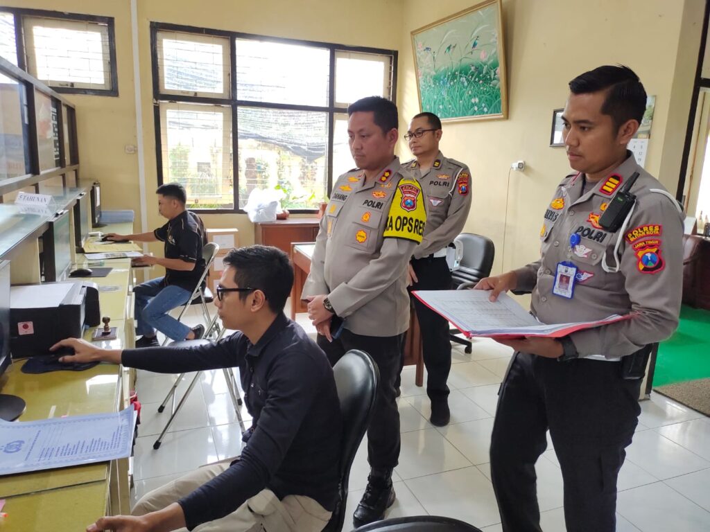 Pastikan Pelayanan Maksimal, Kapolresta Blitar Sidak di Sejumlah Pelayanan Publik