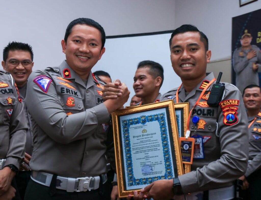 Satlantas Polresta Blitar di anugerahi 2 Penghargaan