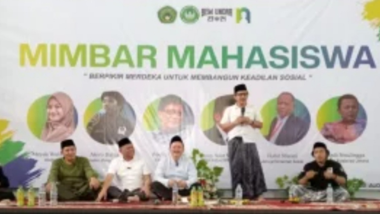 Ratusan Mahasiswa Khusyu’ Simak Orasi Rocky Gerung di Jombang, 10 Oknum Demo Menolak