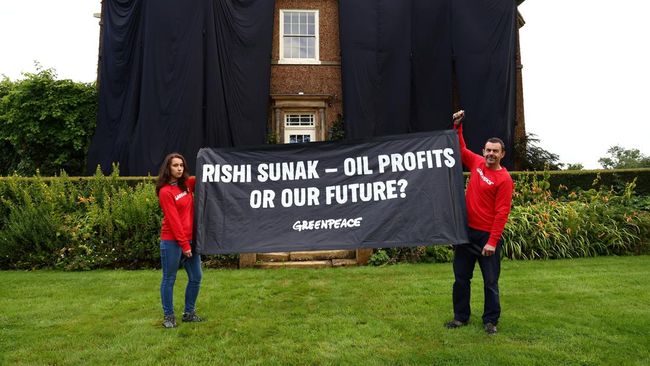 Aksi Mengejutkan: Rumah PM Inggris Ditutup Kain Hitam! Inggris