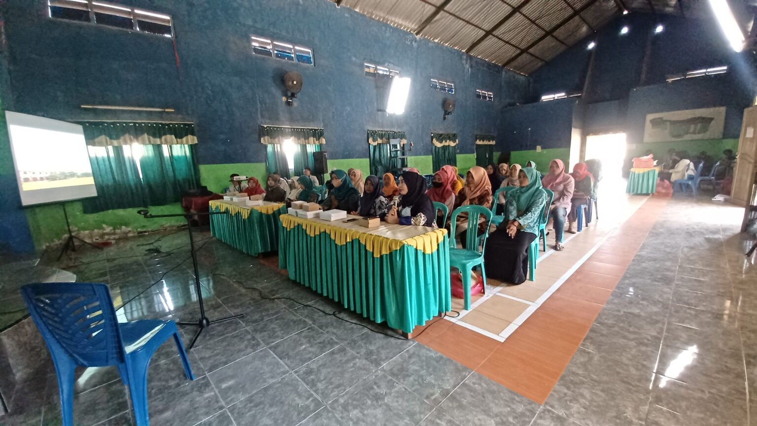 KPMT XXII UNIPDU Jombang Bersama Desa Wuluh, Mencegah Stunting, untuk SDM yang Sehat dan Bahagia KPMT XXII UNIPDU Jombang menggelar pelatihan mencegah stunting Desa Wuluh Jombang