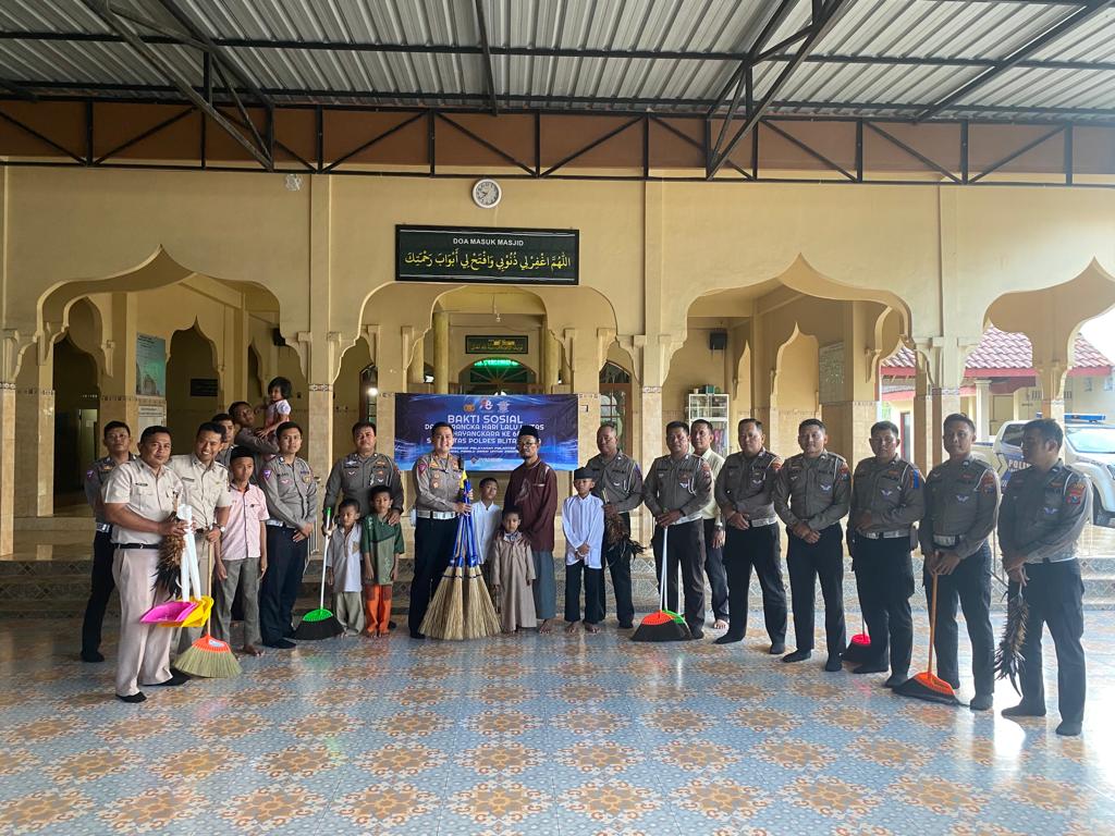 Satlantas Polresta Blitar Berikan Bantuan di Rumah Ibadah Satlantas Polres Blitar Kota Berikan Bantuan di Rumah Ibadah