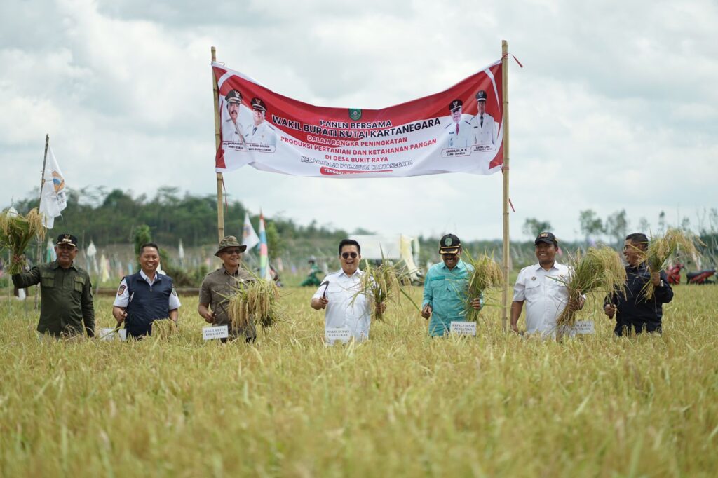 Rendi Solihin Tingkatkan Produksi Padi Berkualitas di Kaltim Rendi Solohin