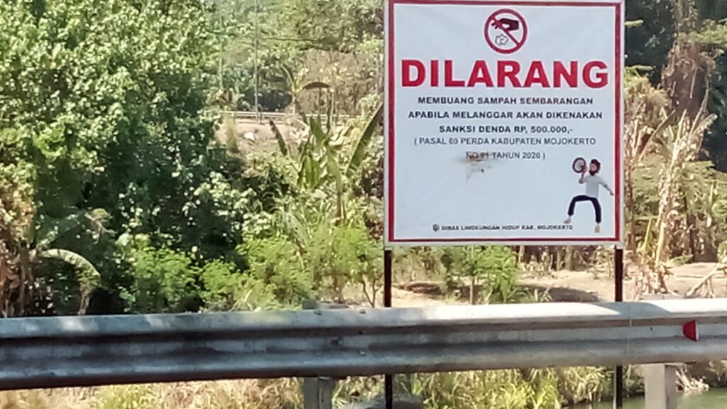 Pintu Rolak 3 Sungai Brantas, Destinasi Ganda Mojokerto: Antara Olahraga dan Sampah