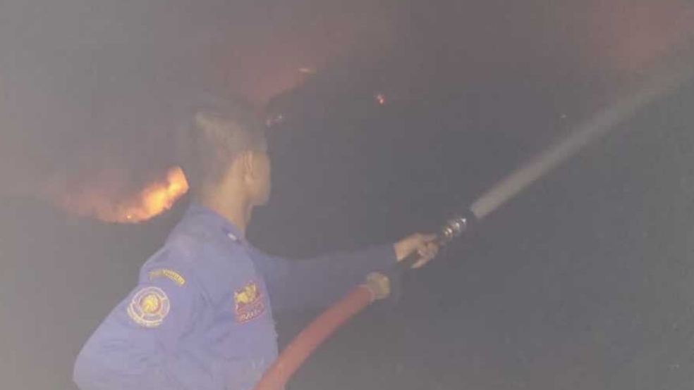 Pemkot Mojokerto respons cepat atasi insiden kebakaran sampah yang terjadi di TPA Randegan, Kedundung, Magersari, Jumat (8/9/2023)