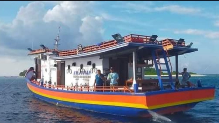 Ini yang Dilakukan Nelayan Kalimantan Atasi Masalah Kapal Kayu KM Sultan milik Devi Leondra khusus disewakan untuk pemancing di Balikpapan yang menggunakan C'ketz Epofill