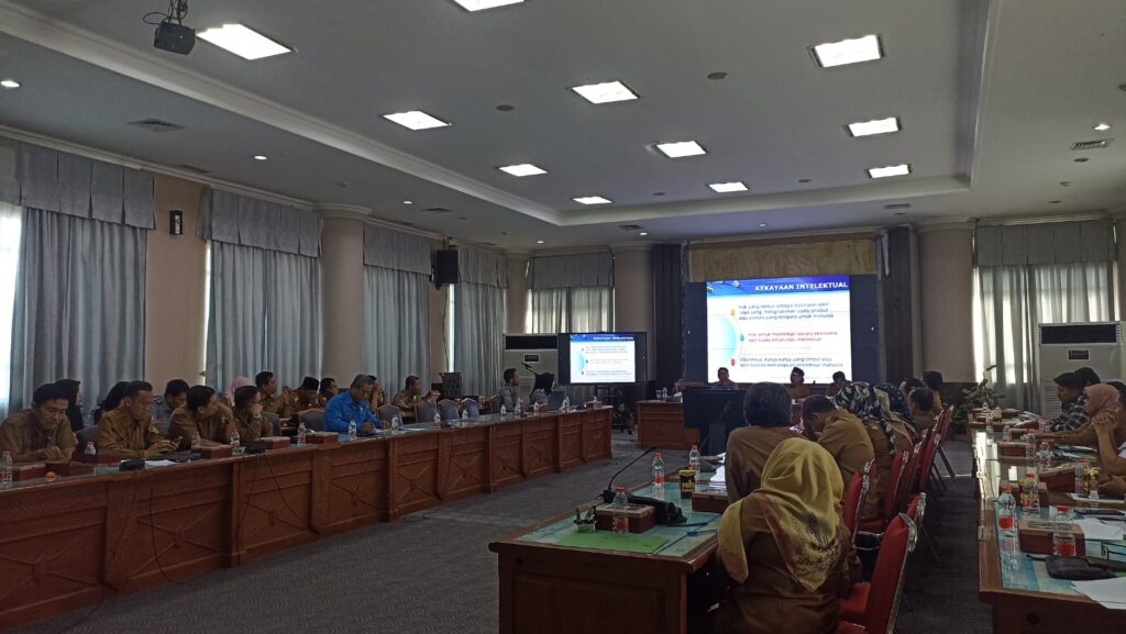 Pemkab Kutim Memperkuat Hak Kekayaan Intelektual Sosialisasi penguatan hak kekayaan intelektual di GSG Kutai Timur, Senin (4/9/2023)