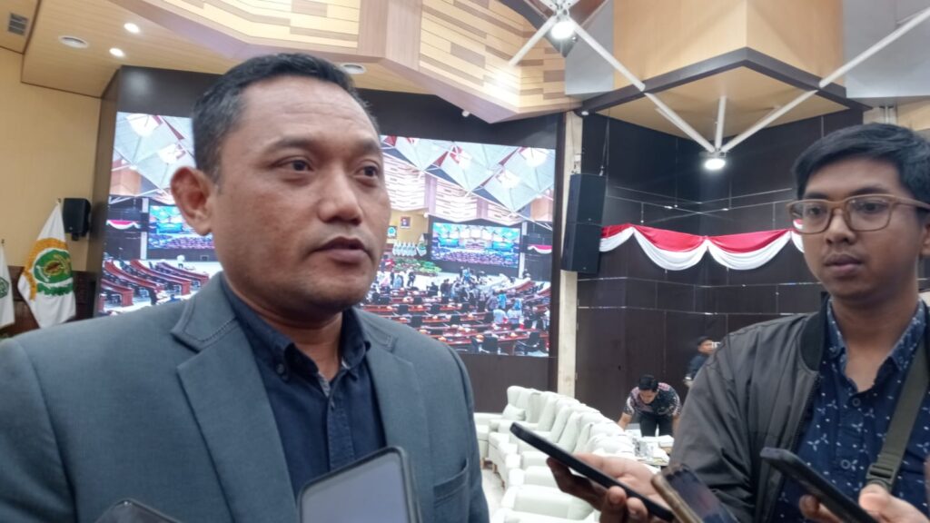 Seno Aji Dorong Pengaliran Listrik ke 211 Desa dengan Anggaran Tambahan Tahun 2024