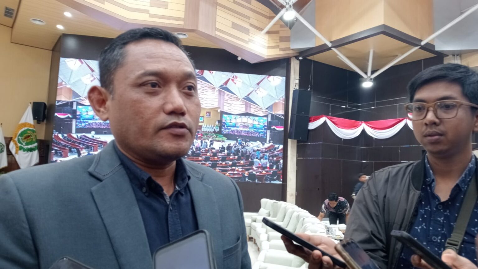 Seno Aji Dorong Pengaliran Listrik ke 211 Desa dengan Anggaran Tambahan Tahun 2024