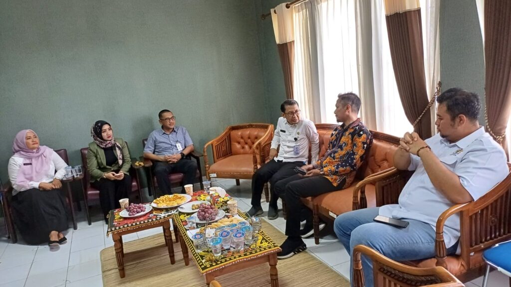 Nidya Dorong Pemprov Kaltim Berikan Ruang Bagi Peternak Domba Nidya Listiyono, Anggota DPRD Kaltim (baju batik)