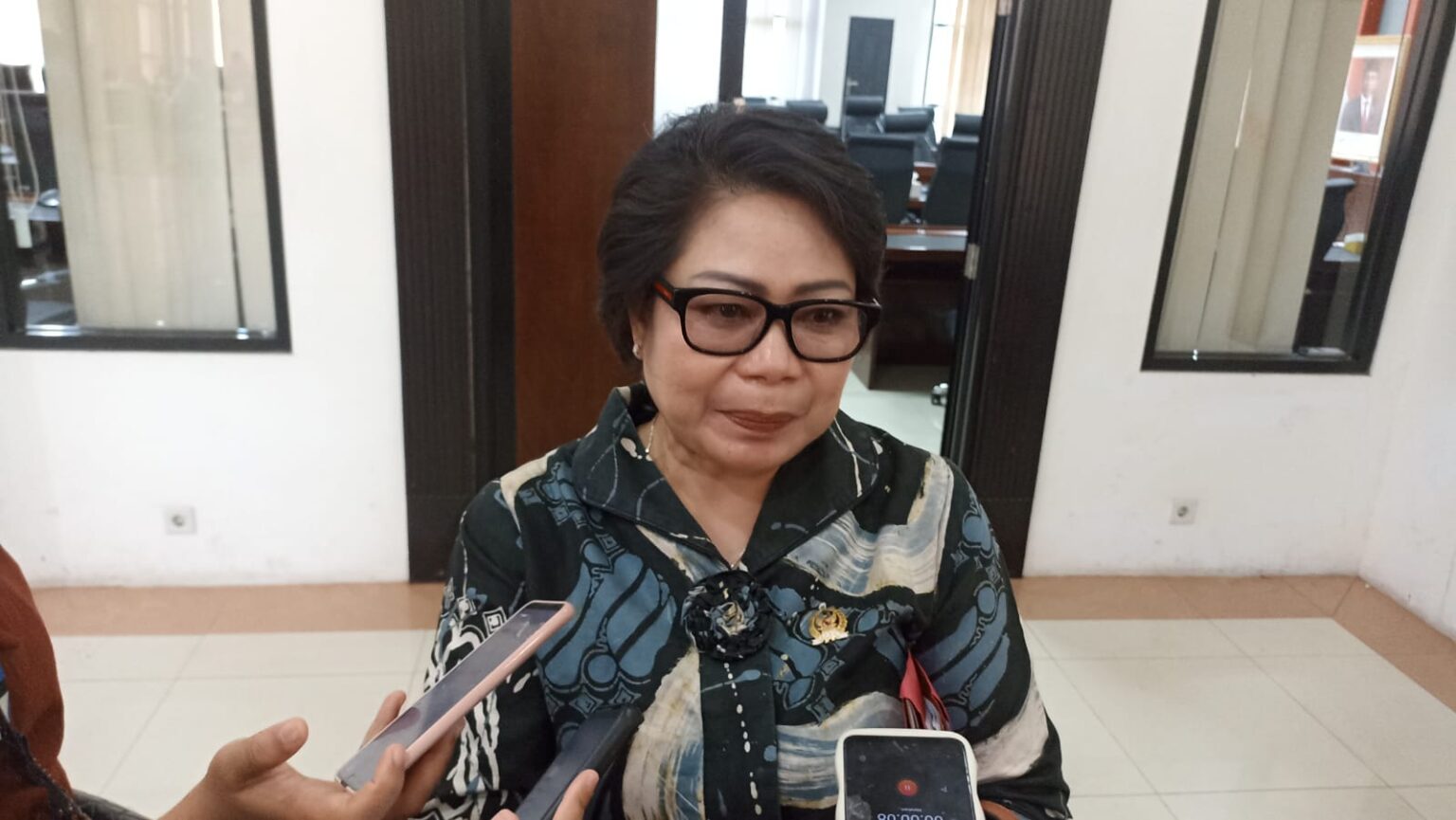 DPRD Kaltim Mendorong Perbaikan: Banyak Ruas Jalan Provinsi Jadi Sorotan Veridiana Huraq Wang