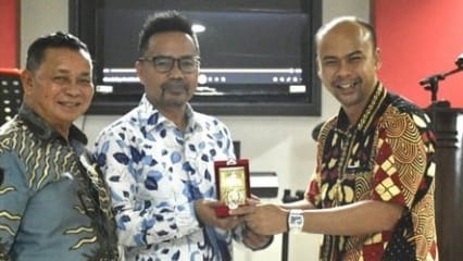 Optimalkan Kolaborasi: DPRD Kaltim dan Akademisi Fakultas Hukum dalam Mewujudkan Pembangunan Berkelanjutan Baharuddin Demmu