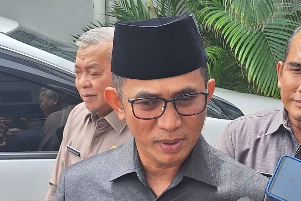 Demi IKN, Rahmad Masúd Mendorong Warga Dukung Aspal Jalan Rahmad Mas'ud