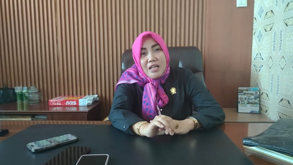 Leni Anggraini Beri Solusi Alihkan Pedagang Pinggir Jalan ke Pasar Induk Leni Anggraini Beri Solusi Alihkan Pedagang Pinggir Jalan ke Pasar Induk