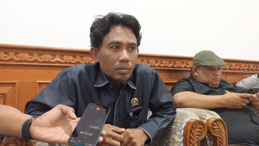 Infrastruktur Jalan Kutim Memerlukan Sinergi dan Solusi Konkret Infrastruktur Jalan Kutim Memerlukan Sinergi dan Solusi Konkret.