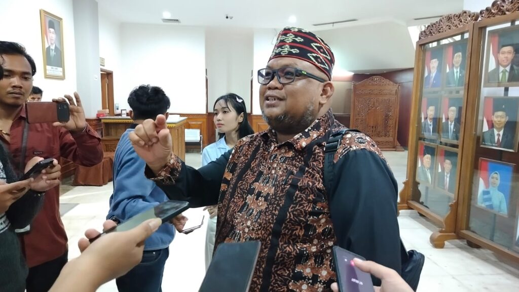 KPC Dinilai Lambat, Agusriansyah Apresiasi Langkah Pemkab Kutim Ambil Alih Perbaikan Jalan KPC Dinilai Lambat, Agusriansyah Apresiasi Langkah Pemkab Kutim Ambil Alih Perbaikan Jalan