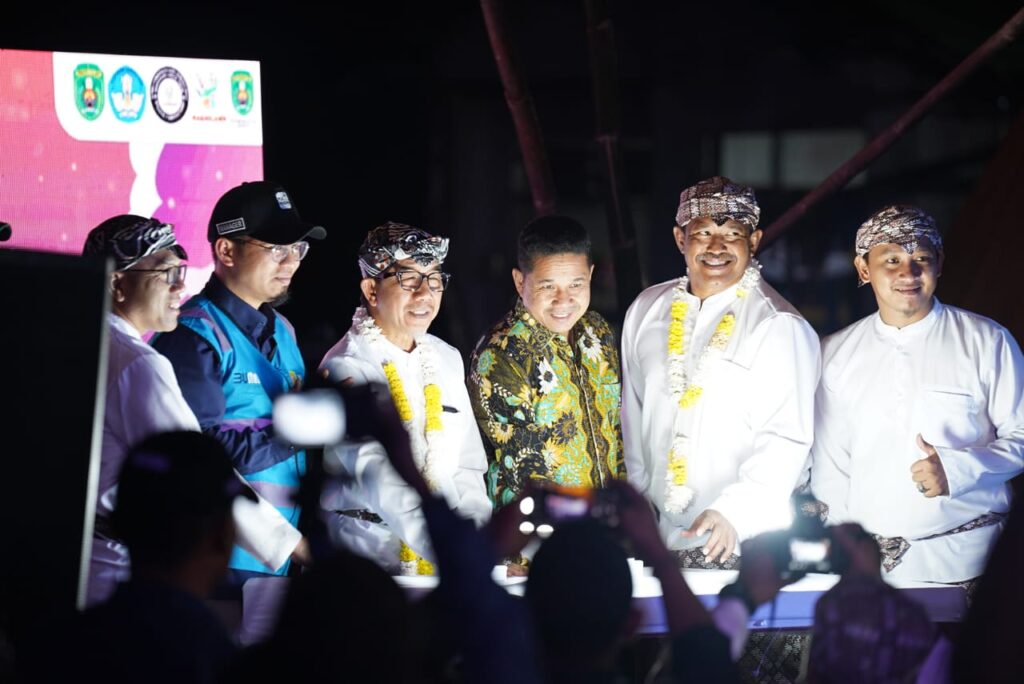 Peresmian Listrik 24 Jam di Desa Sekerat, Ketua DPRD Kutim Sambut Baik Kemajuan Infrastruktur Peresmian Listrik 24 Jam di Desa Sekerat, Ketua DPRD Kutim Sambut Baik Kemajuan Infrastruktur