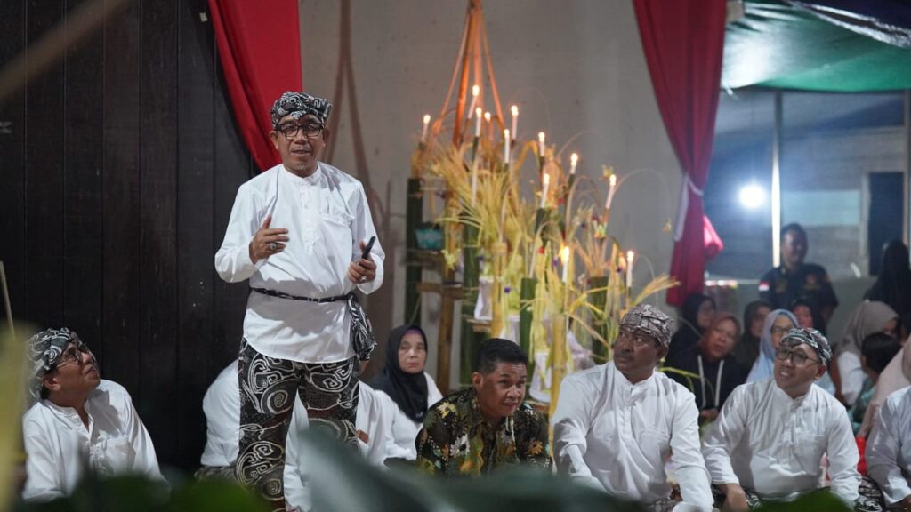 Desa Sekerat Terang Benderang: Bupati Kutim Resmikan Listrik 24 Jam Setelah 79 Tahun Menunggu Desa Sekerat Terang Benderang: Bupati Kutim Resmikan Listrik 24 Jam Setelah 79 Tahun Menunggu