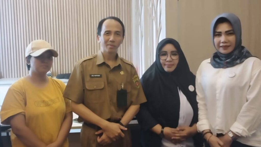 Polemik Jual Beli Buku di Sekolah, TRC PPA Kaltim dan Disdikbud Samarinda Tindak Lanjut Keluhan Orang Tua Polemik Jual Beli Buku di Sekolah, TRC PPA Kaltim dan Disdikbud Samarinda Tindak Lanjut Keluhan Orang Tua