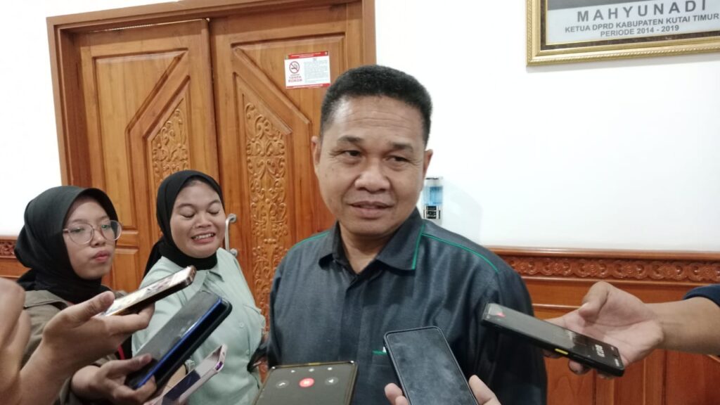 Joni Harap Seragam Gratis Juga untuk MIN dan MTSN