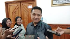 Joni Harap Seragam Gratis Juga untuk MIN dan MTSN