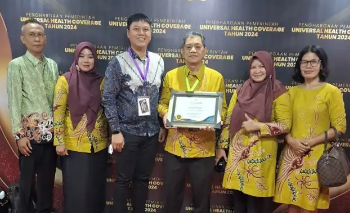 Kutim Dapat Penghargaan UHC dari Wapres RI, 107,99 Persen Warganya Terdaftar di JKN