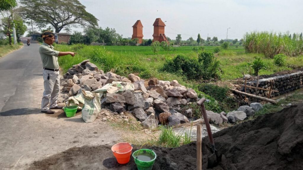 Hari Banteng: Proyek Plengsengan di Porong Terkesan ‘Siluman’, Tak Sesuai Spesifikasi Hari Banteng: Proyek Plengsengan di Porong Terkesan 'Siluman', Tak Sesuai Spesifikasi