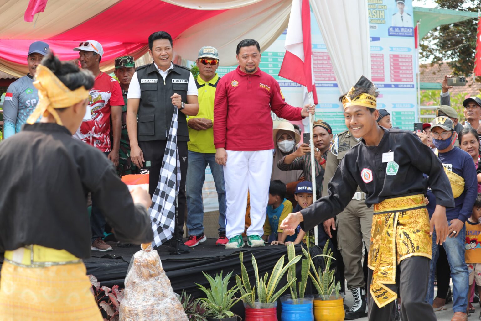Karnaval HUT Ke-79 RI di Sidoarjo, Meriah dan Penuh Semangat Kebersamaan Karnaval HUT Ke-79 RI di Sidoarjo, Meriah dan Penuh Semangat Kebersamaan