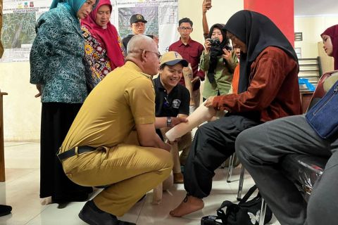 Pemkab Garut Salurkan Kaki dan Tangan Palsu untuk 59 Disabilitas Pemkab Garut Salurkan Kaki dan Tangan Palsu untuk 59 Disabilitas.