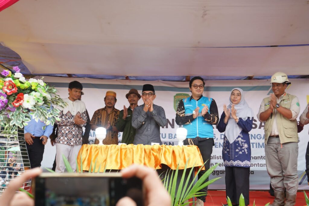 Listrik 24 Jam Kini Terangi Desa Pengadan, Bukti Sinergi Pemkab Kutim dan PLN Listrik 24 Jam Kini Terangi Desa Pengadan, Bukti Sinergi Pemkab Kutim dan PLN