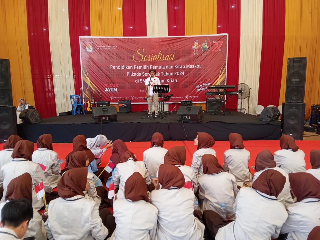 KPU Sidoarjo Sosialisasi Pemilih Pemula dan Kirab Maskot Pilkada Serentak 2024 di SMA Al Islam Krian Iqbal