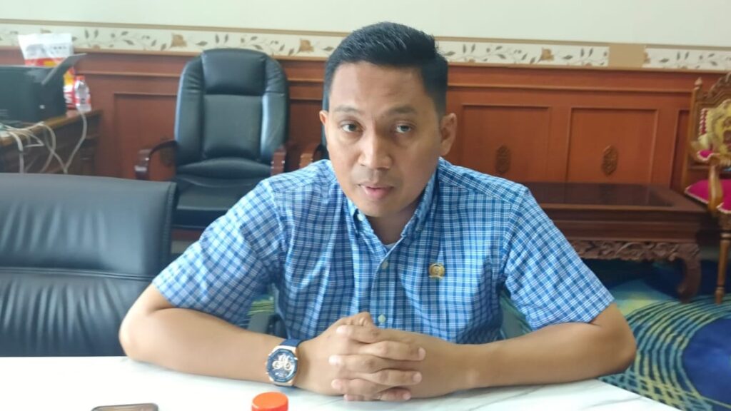 Pandi Widiarto Dukung Program Seragam Gratis untuk Meningkatkan Semangat Sekolah Pandi Widiarto Dukung Program Seragam Gratis untuk Meningkatkan Semangat Sekolah